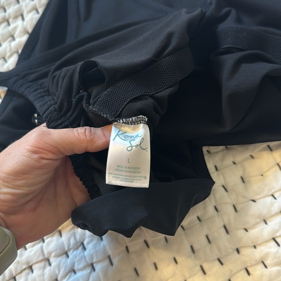 Women’s swimsuit, size large - Picture 2 of 3